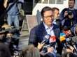 Der serbische Präsident Aleksandar Vučić gibt Medienschaffenden Auskunft.