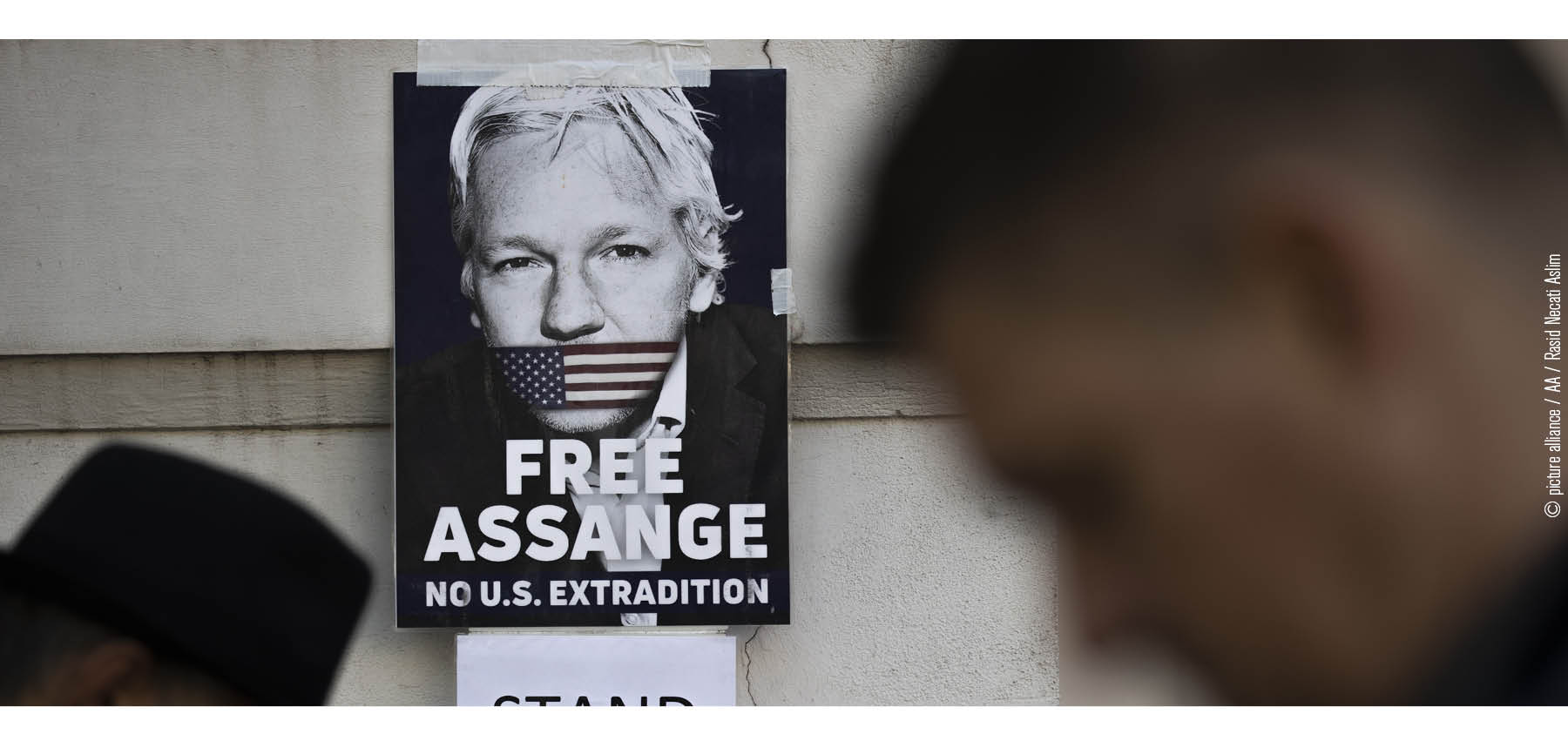 "Free Assange"-Banner