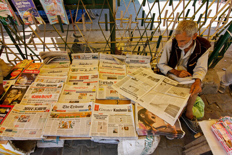 Zeitungsstand im indischen Bundesstaat Jammu und Kaschmir.
