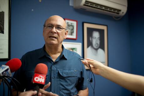 Der Journalist Carlos Fernando Chamorro auf einer Pressekonferenz, 2018.