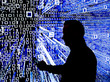 Silhouette eines Mannes mit Smartphone vor einem Binärcode-Hintergrund.