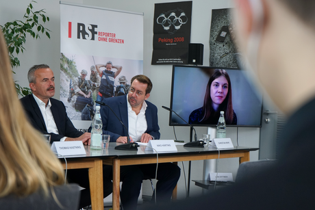Rechtsanwalt Niko Härting, RSF-Geschäftsführer Christian Mihr und RSF-Referentin für Internetfreiheit Lisa Dittmer (von links) © RSF