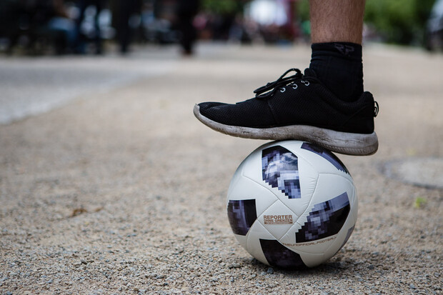 Aktion mit Ball: theunofficial.football