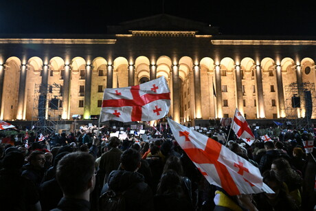 Gegen das geplante Agentengesetz: Protestierende vor dem Parlament in Tbilissi.