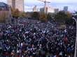 Eine Nahost-Demonstration aus dem November, mit einer großen Menschenmenge.