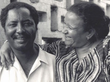Deyda Hydara und seine Frau Maria, beide lachen herzlich, 1989.